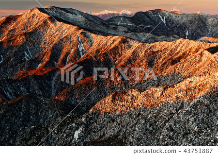 Oku Chichijishukan Line and Hakuhosansan in the morningburn seen from Kotake Shindake Oku Chichijishukan Line and Hakuhosansan in the morningburn seen from Kotake Shindake 43751887