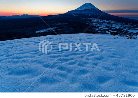 Mt.富士在從Ryugatake看的黎明在冬天風景 43751900