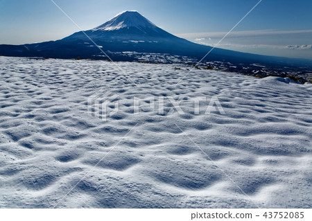 從大雪的Ryugatake看見的富士山 43752085