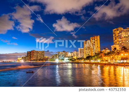 “夏威夷”威基基海灘暮光之城夜景 43752350