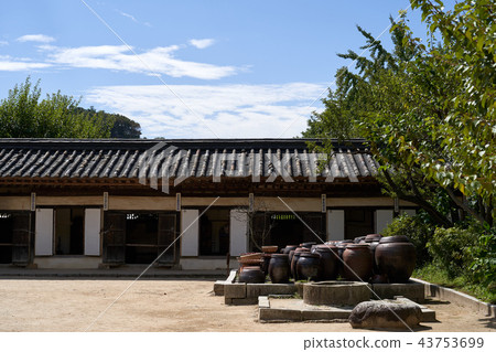 Korea's Jangdeokdae and Hanok Korea's Jangdeokdae and Hanok 43753699