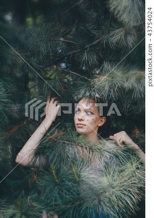 beautiful girl model with bright makeup 43754024