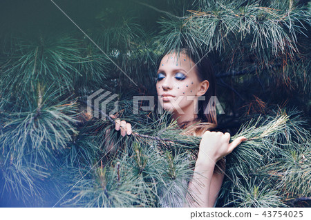 beautiful girl model with bright makeup  43754025