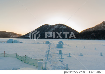北然別湖冰上村的早晨 43755063