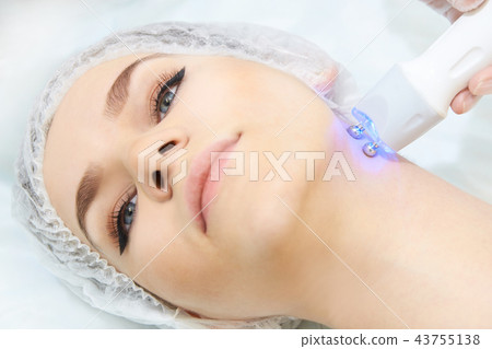 Ultrasonic cleaning of the face. Modern equipment. 43755138