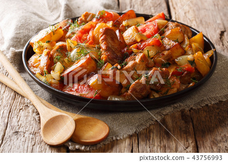 Ojahuri fried meat with potatoes, tomatoes, onion 43756993