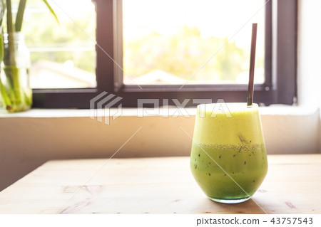Matcha Iced Green Tea Matcha Iced Green Tea 43757543