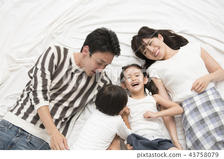 Family portrait 43758079