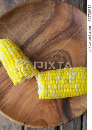 當天早上採摘的北海道甜美美味的煮玉米 43758612