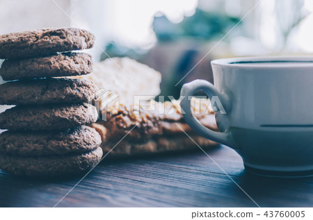 Eclairs And Cookies 43760005