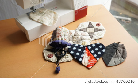 SDGs 縫紉機 - 手工製作的剩餘布料碎片圖片回收再利用 SDGs 縫紉機 - 手工製作的剩餘布料碎片圖片回收再利用 43760216