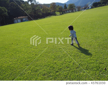 Runaway children Runaway children 43761030