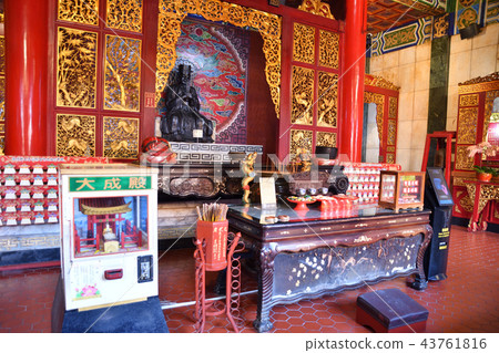 台灣孔子雕像和太陽月亮湖大黃蜂之後的“泰森殿”崇拜 台灣孔子雕像和太陽月亮湖大黃蜂之後的“泰森殿”崇拜 43761816