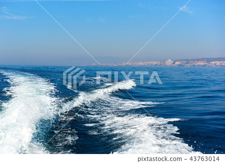 Wavy trail on the Sea  43763014