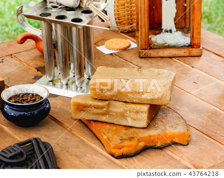 Old fashioned household items in markitant tent 43764218