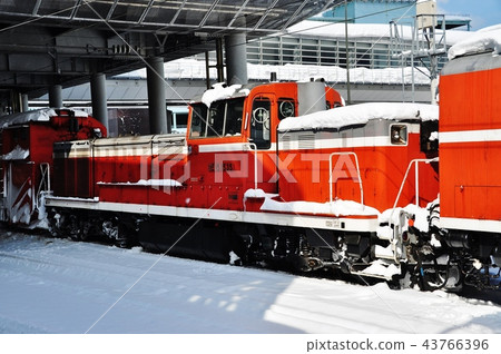 DE15 type being detained in Otaru Tsukikoko station yard DE15 type being detained in Otaru Tsukikoko station yard 43766396