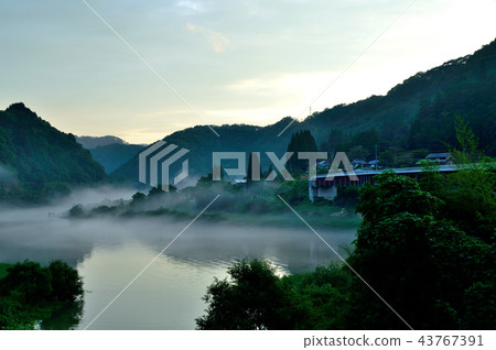 旭川水壩湖霧 43767391