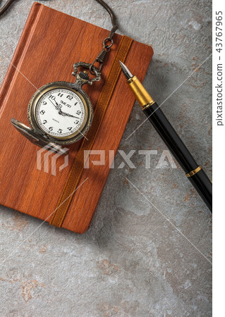 Diary with fountain pen and vintage pocket watch 43767965