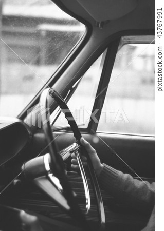 Scenery of Showa passenger car Toyota Crown driver's seat Showa 38 Scenery of Showa passenger car Toyota Crown driver's seat Showa 38 43767991