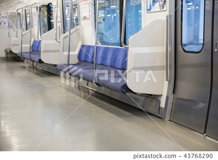 京濱東北線E233系列在車上 43768290