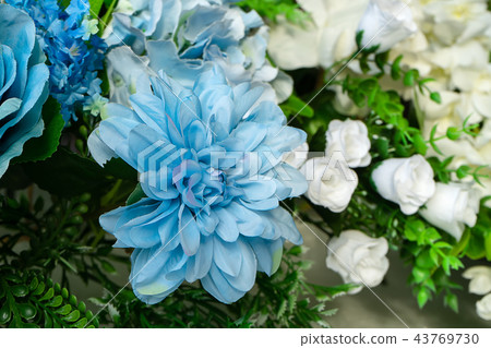 Fake flowers in the wedding Fake flowers in the wedding 43769730