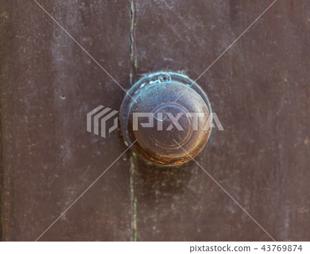 close up on a round door handle with decorative close up on a round door handle with decorative 43769874