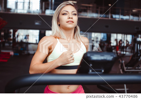 woman on the treadmill 43770486