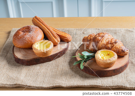 A brunch-style snack consisting of bread and coffee A brunch-style snack consisting of bread and coffee 43774508