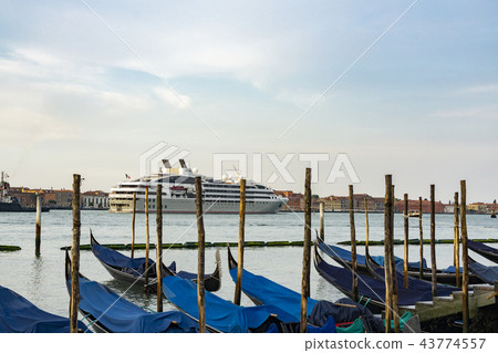 Square, Island, Venice, Veneto, Italy Square, Island, Venice, Veneto, Italy 43774557