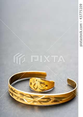 Stone gift jewelery for baby's health 43775109