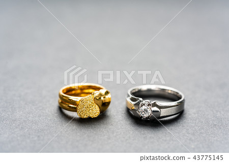 象徵永恆的首飾特寫鏡頭 象徵永恆的首飾特寫鏡頭 43775145