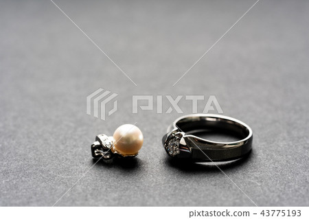 Jewelry close-up symbolizing eternity Jewelry close-up symbolizing eternity 43775193