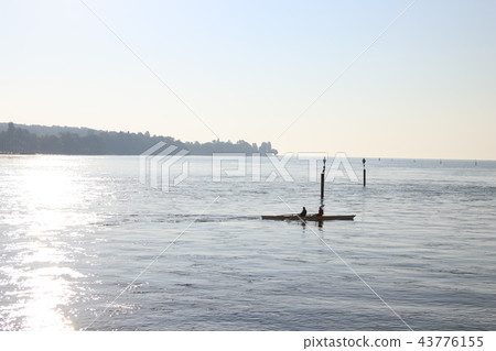 Lake sunrise 43776155