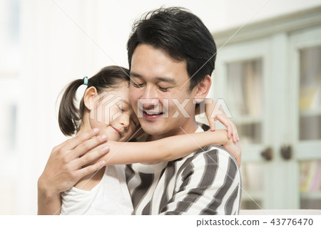 Dad lying a child down Dad lying a child down 43776470