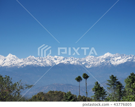 Himalayas from Nagarkot, Nepal / View of the Himalayas from Nagarkot Himalayas from Nagarkot, Nepal / View of the Himalayas from Nagarkot 43776805