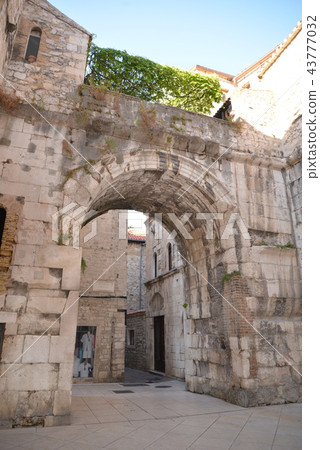 North Gate of Diocletian's Palace (Croatia Split) North Gate of Diocletian's Palace (Croatia Split) 43777032