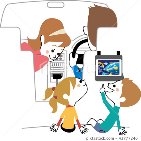 在汽車的年輕家庭 在汽車的年輕家庭 43777240