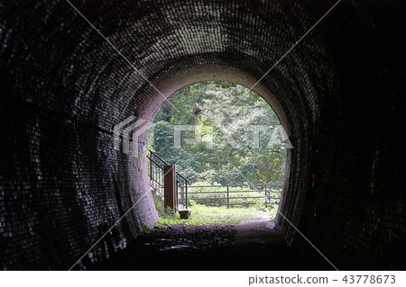 一條隧道 一條隧道 43778673