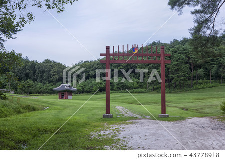 Mok-ryeong, Guri Dong-gugeung (Historic site No. 193), Guri-si, Gyeonggi-do Mok-ryeong, Guri Dong-gugeung (Historic site No. 193), Guri-si, Gyeonggi-do 43778918