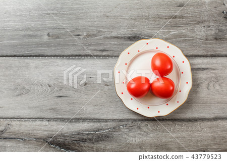 Table top view - three fresh tomatoes plate 43779523