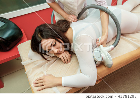 Woman having anti cellulite lpg massage 43781295