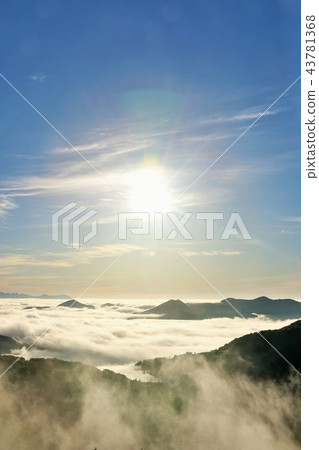 Hokkaido morning sun and sea of clouds Hokkaido morning sun and sea of clouds 43781368