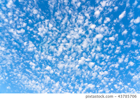 Scaly clouds Autumn sky 43785706