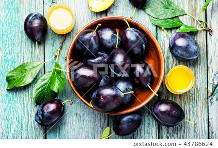 Plum alcoholic drink 43786624