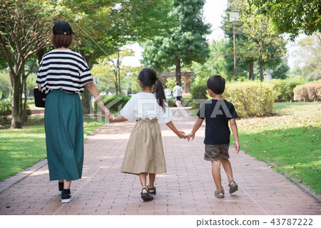 Families walking by three people Families walking by three people 43787222