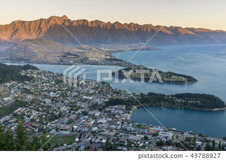queenstown sunset 43788927