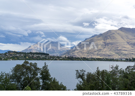 Lake wakatipu 43789316