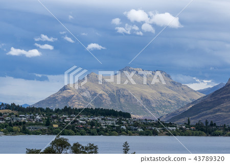 Lake wakatipu 43789320