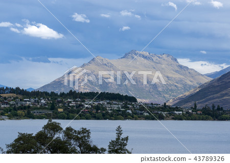 Lake wakatipu 43789326