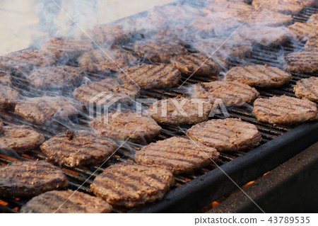 烤牛肉牛肉餅漢堡包 烤牛肉牛肉餅漢堡包 43789535